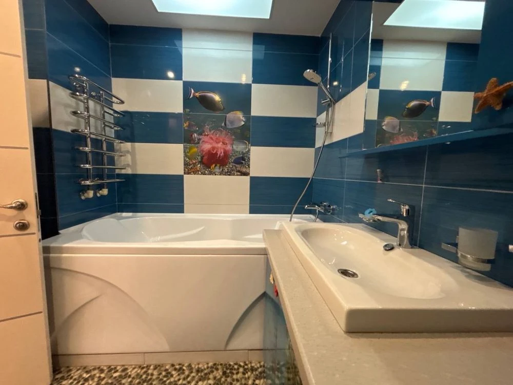 I will sell 5-room apartment. A. Polya