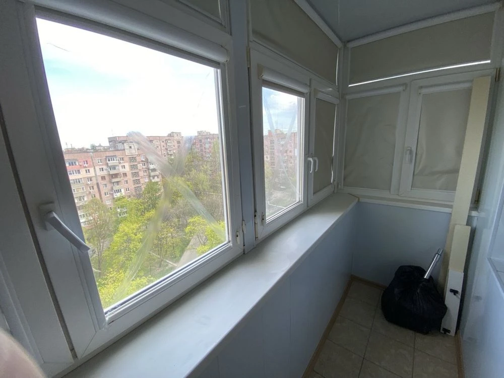 I will sell 5-room apartment. A. Polya