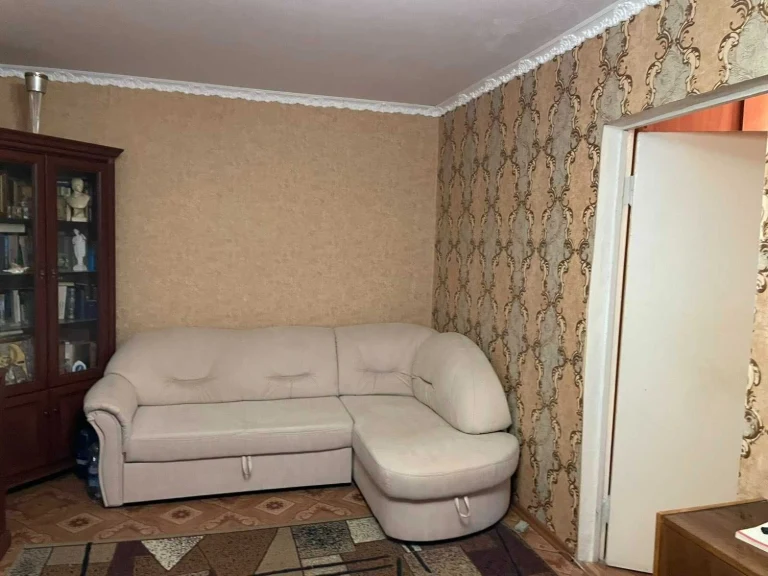 Продам 2х ком квартиру ЖМ Красный Камень  6й этаж
