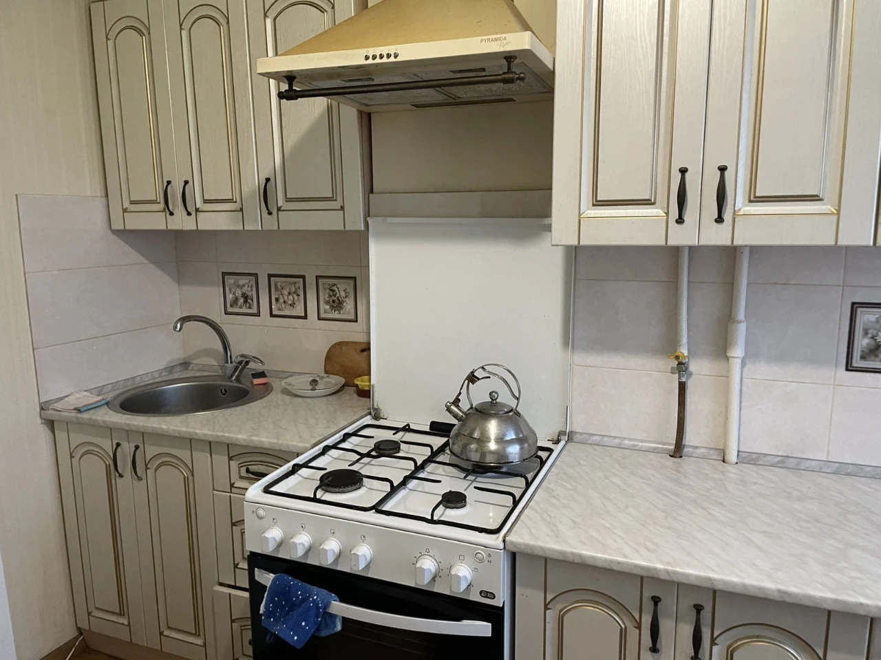 Продам 2х ком квартиру ЖМ Красный Камень 6й этаж