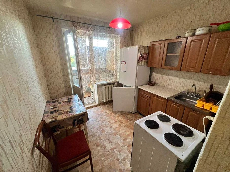 I will sell a spacious 1-room apartment Kedryna Rabochaya Kaverina Brati