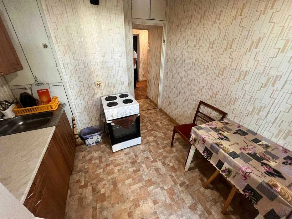 I will sell a spacious 1-room apartment Kedryna Rabochaya Kaverina Brati