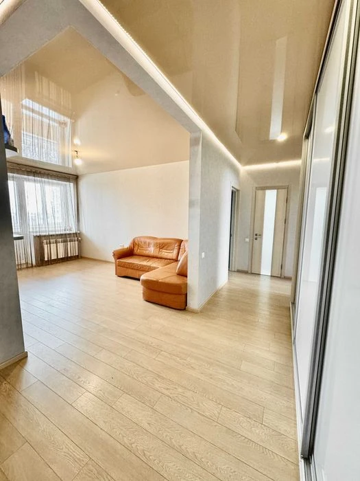 Selling a 3-room apartment in the new Scarlet Sails residential complex, individual gas heating.