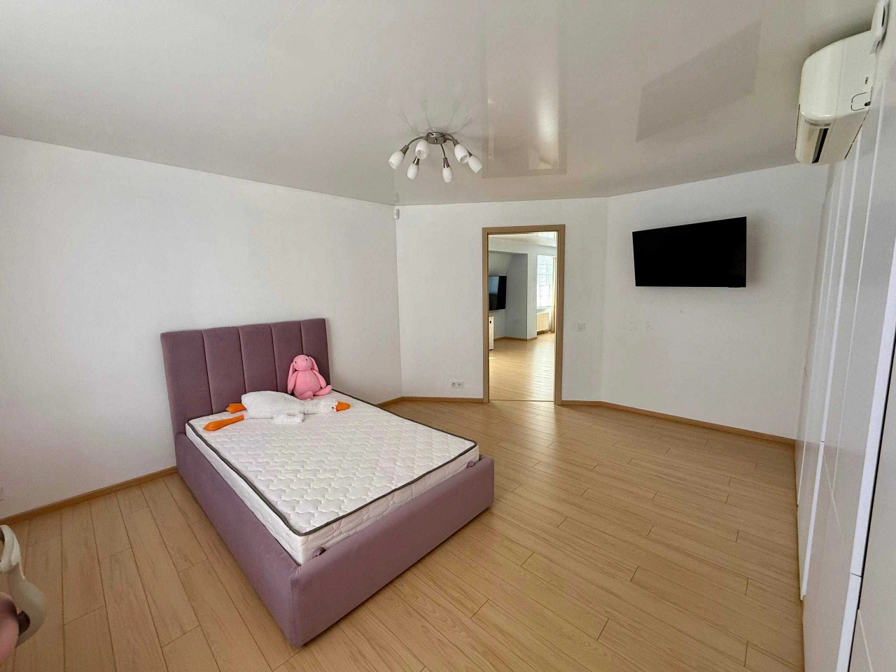 I will sell a 4-room, 2-level apartment, which is paid by the Labor Commission