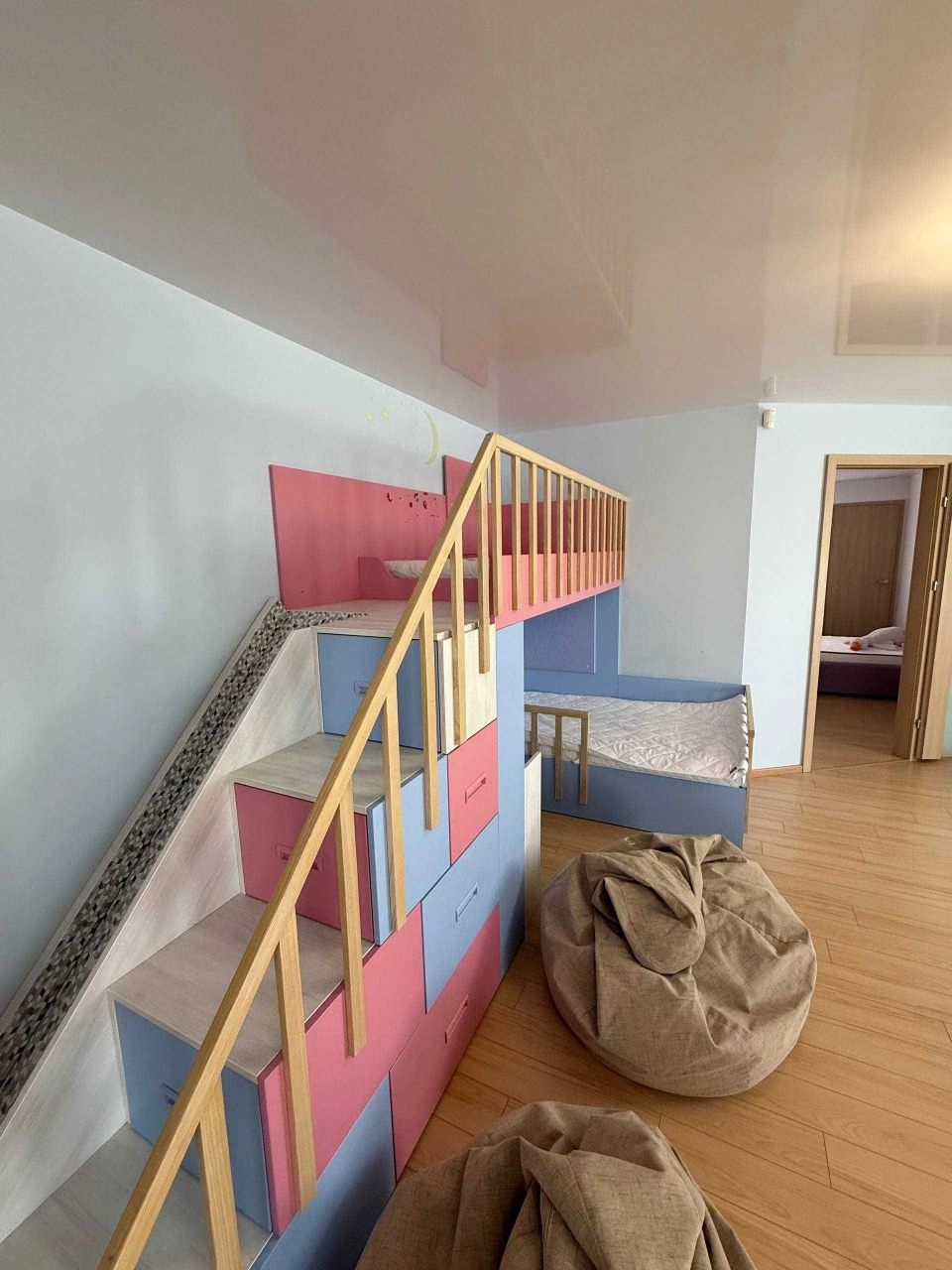 I will sell a 4-room, 2-level apartment, which is paid by the Labor Commission