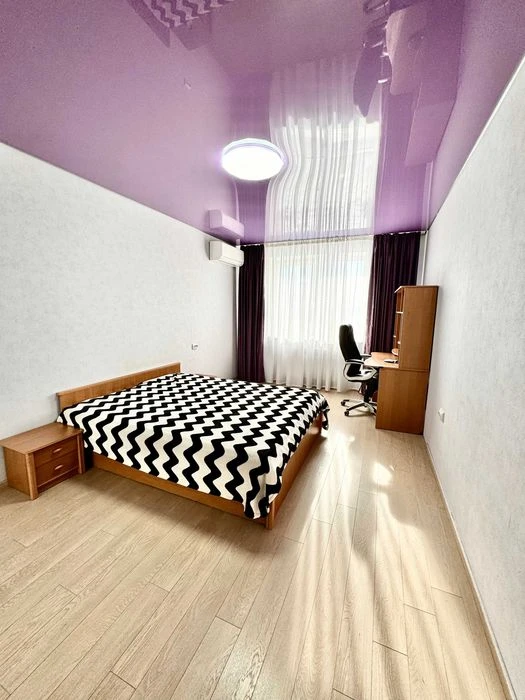 Selling a 3-room apartment in the new Scarlet Sails residential complex, individual gas heating.