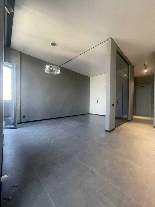 I am selling an apartment in the Loft Whitt residential complex with a terrace. Views to the west