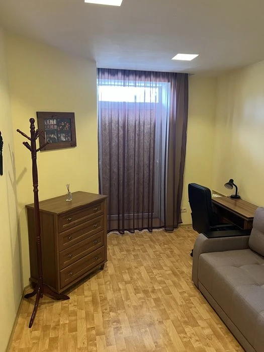 Продам 3 к квартиру вул Старокозацька,  65