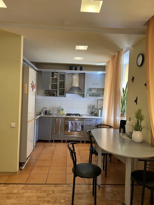 Продам 3 к квартиру вул Старокозацька,  65