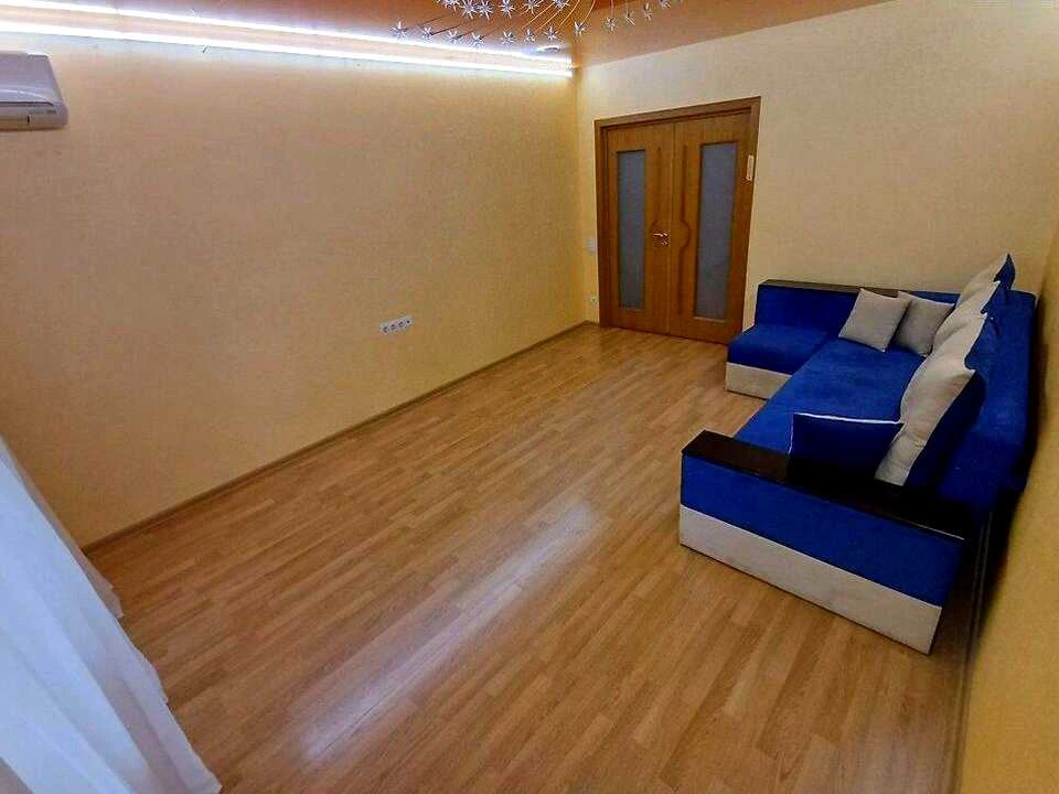 Apartment. Dnipro, Brativ Gorobtsiv St. (Dmytra Kedrina)