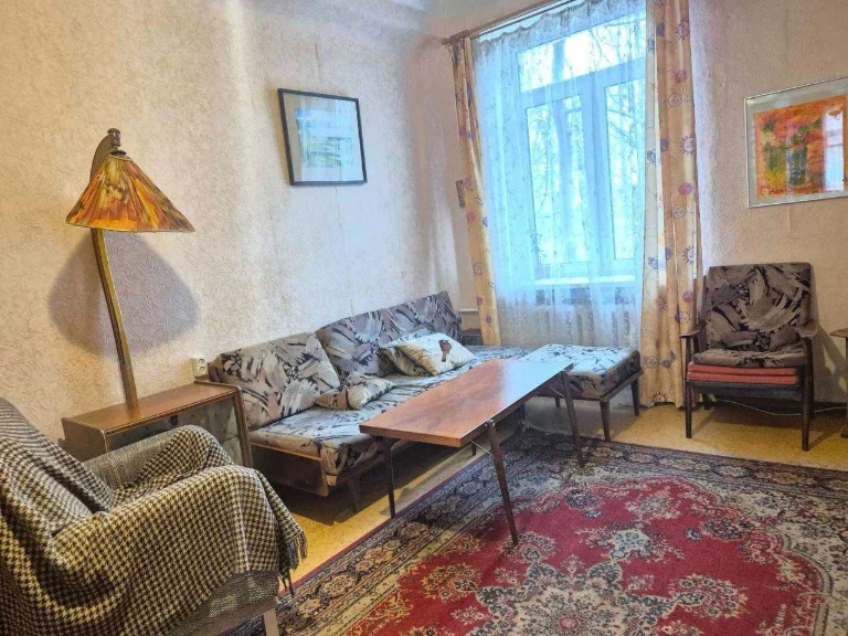 Продам 4-к квартиру в тихому зеленому дворі, вул. Лазаряна/п
