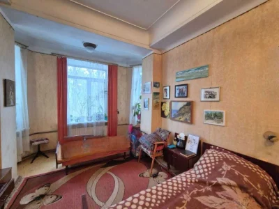 Продам 4-к квартиру в тихому зеленому дворі, вул. Лазаряна/п