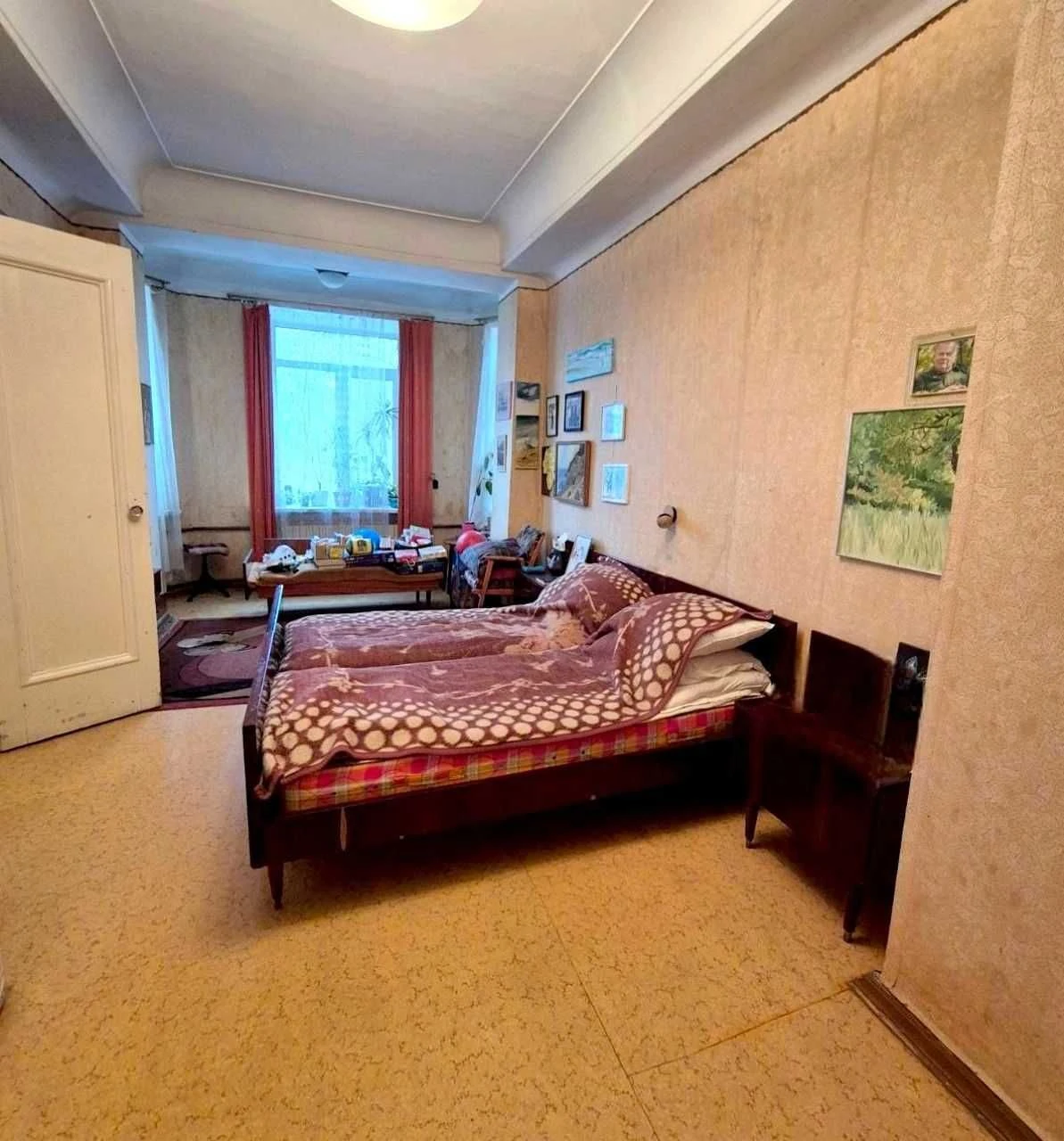 Продам 4-к квартиру в тихому зеленому дворі, вул. Лазаряна/п