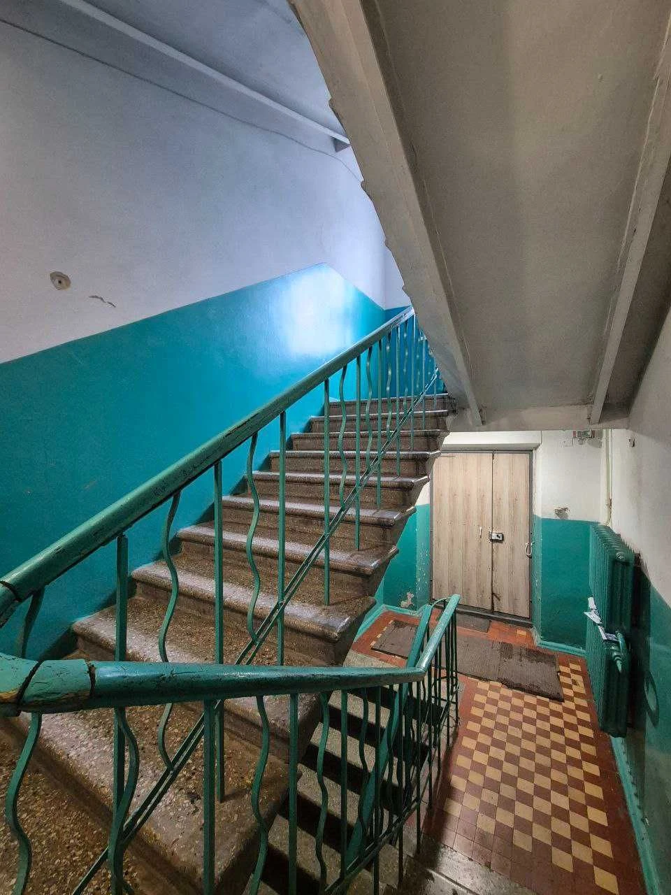 Продам 4-к квартиру в тихому зеленому дворі, вул. Лазаряна/п