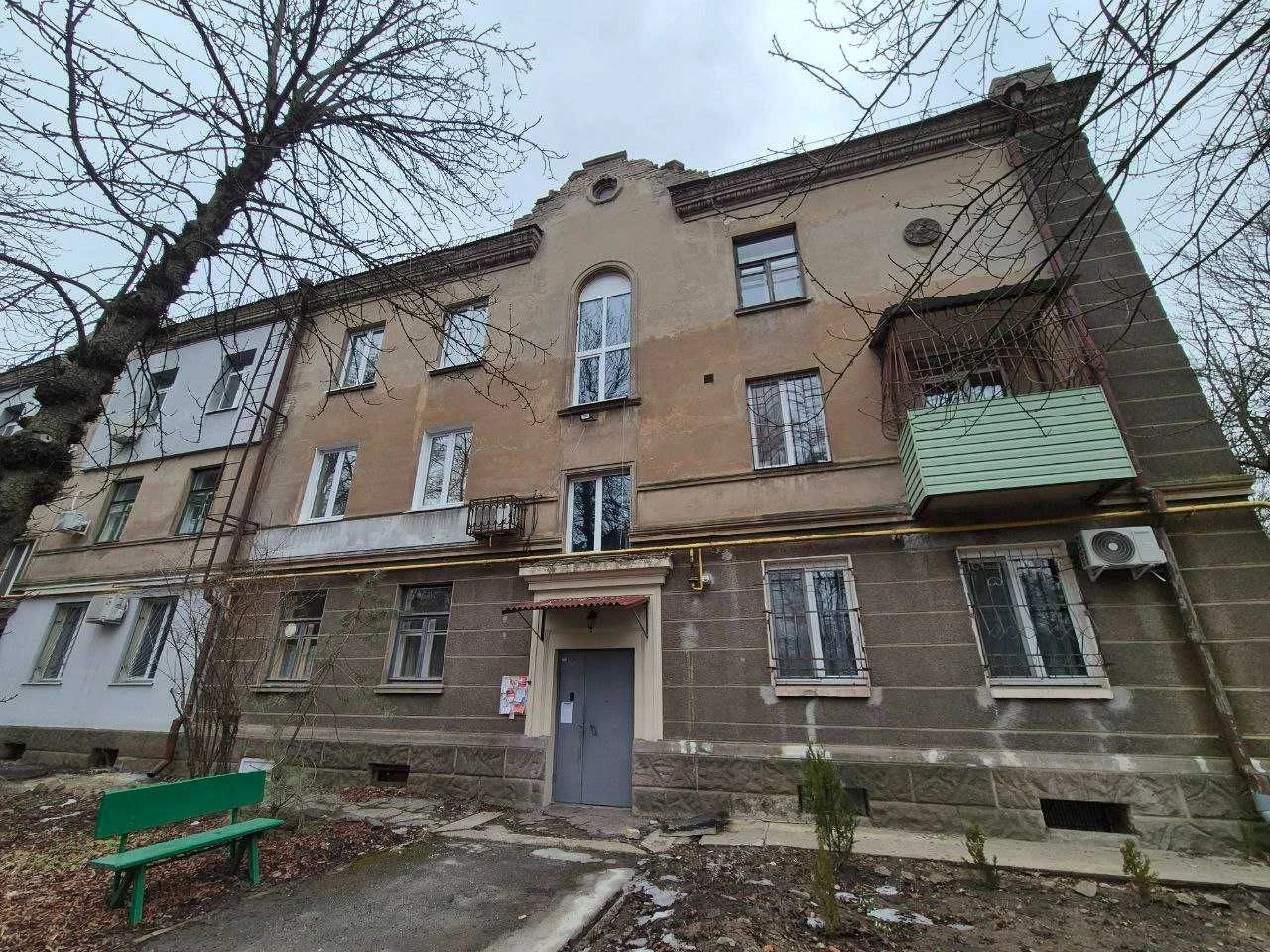 Продам 4-к квартиру в тихому зеленому дворі, вул. Лазаряна/п