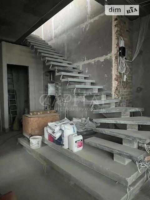 Sale of 4-room apartment 153 sq. m. on Andriy Verkhoglyada St. 11-B