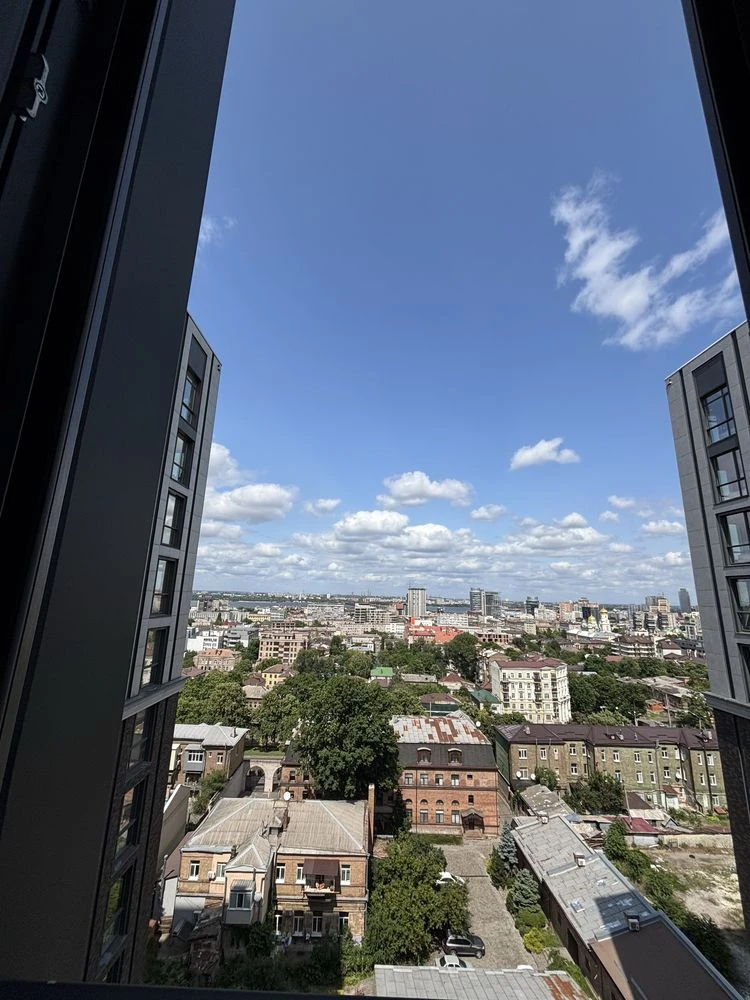ЖК Женева 71м2, пять окон, газ! Продам квартиру в центре,
