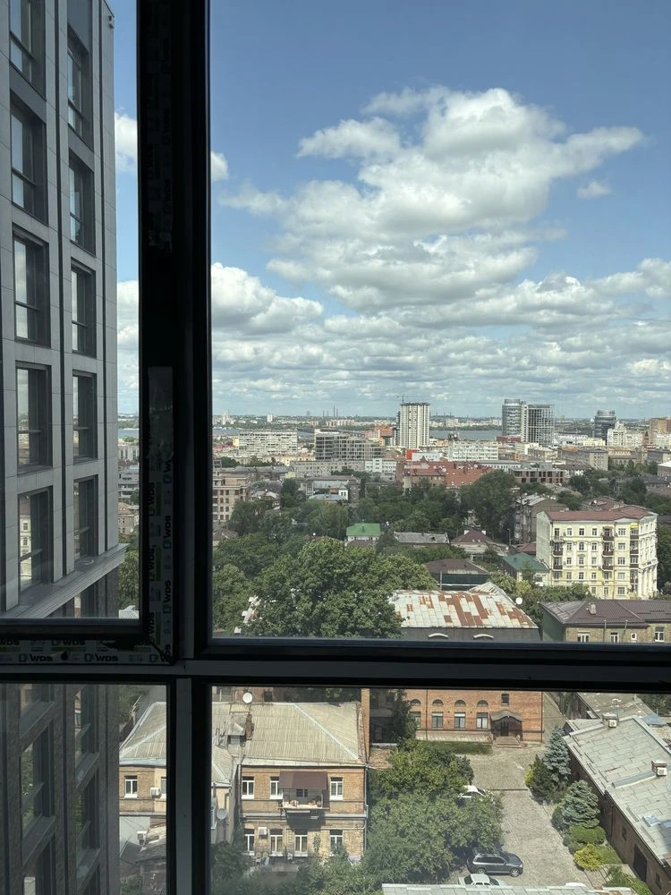 ЖК Женева 71м2, пять окон, газ! Продам квартиру в центре,