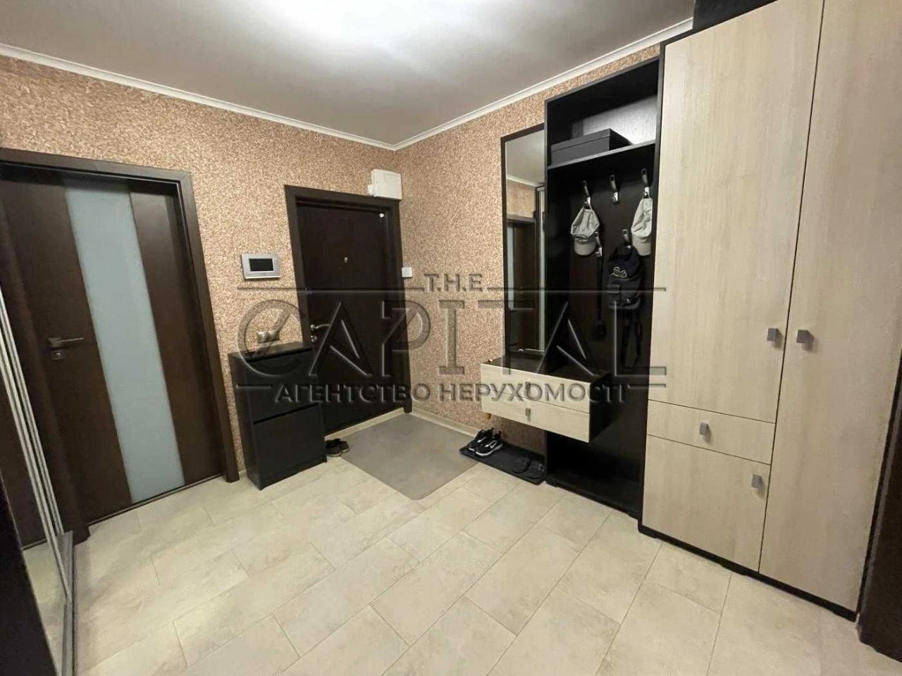 Продаж 3-кімнатної квартири з меблями та технікою
