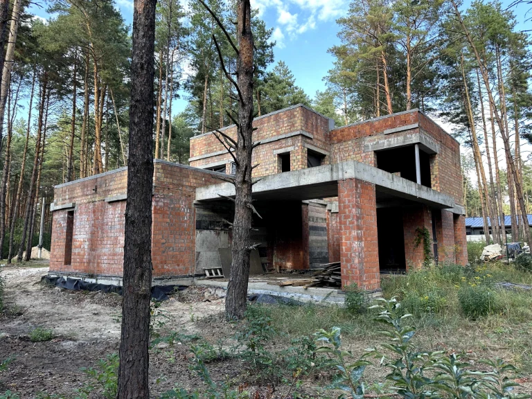 Сучасний будинок в сосновому лісі — 300 м², 15 соток, закрит