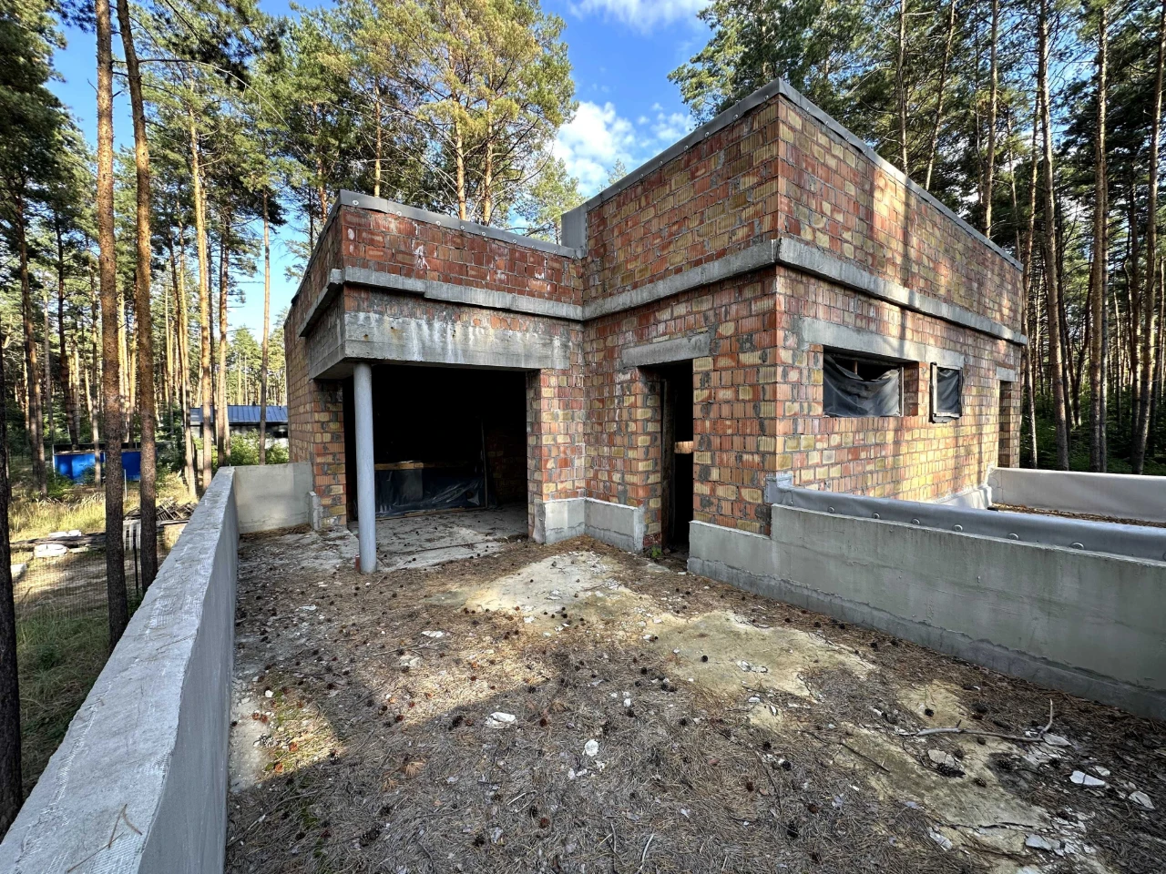 Сучасний будинок в сосновому лісі — 300 м², 15 соток, закрит