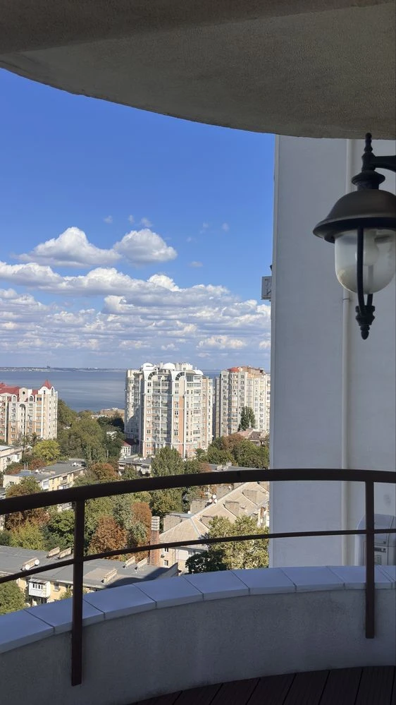 У продажу унікальна 3-спальнева квартира з видом на море в Ж