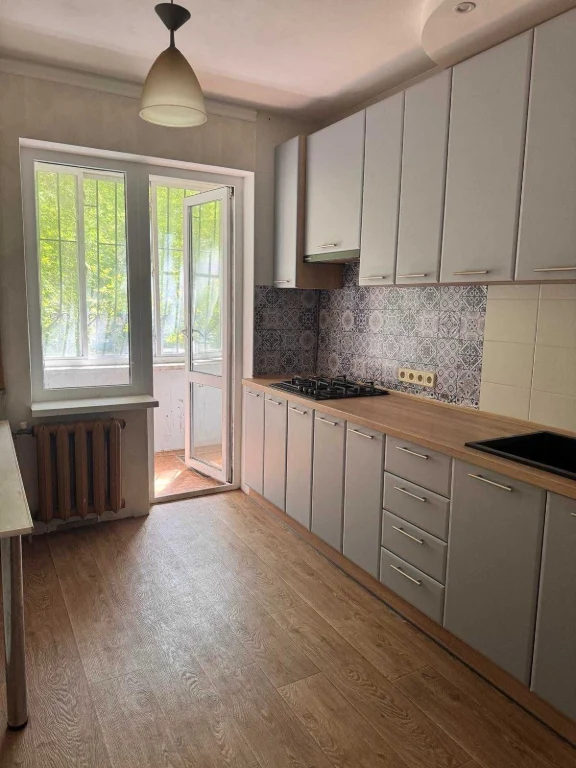 Продам 6 комнатную квартиру на Таирова