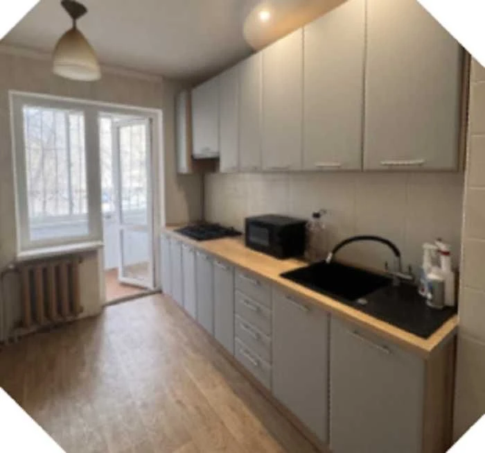 Продам 6 комнатную квартиру на Таирова