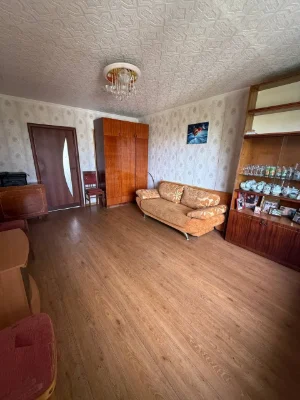 Продам 3 кімнатну квартиру на Таїрова Київський ринок середн