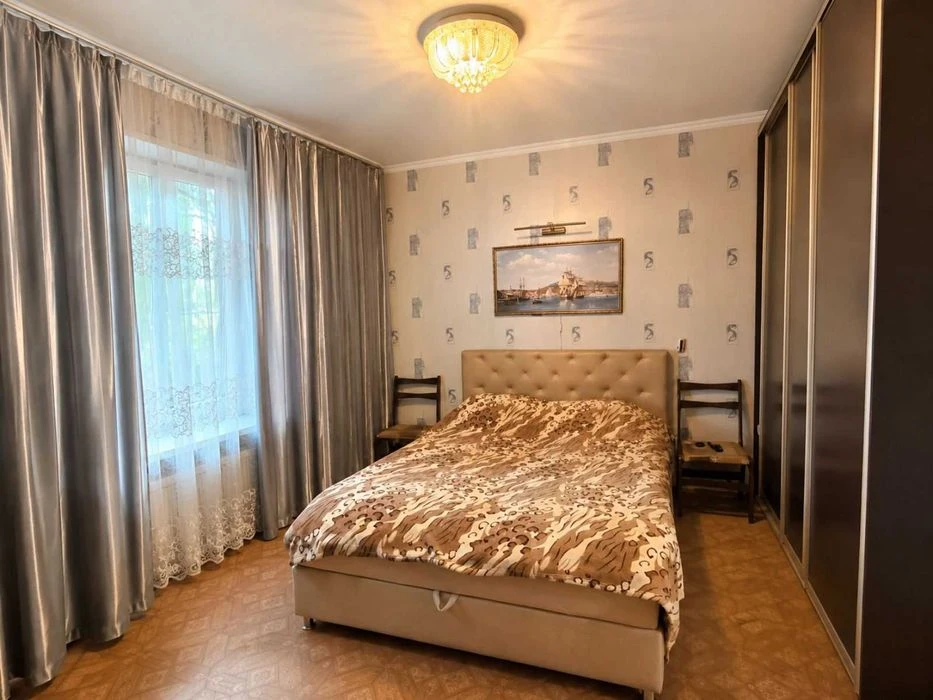 Продам |  3х к квартира |   ул.Грушевского |  Парковая | Авт
