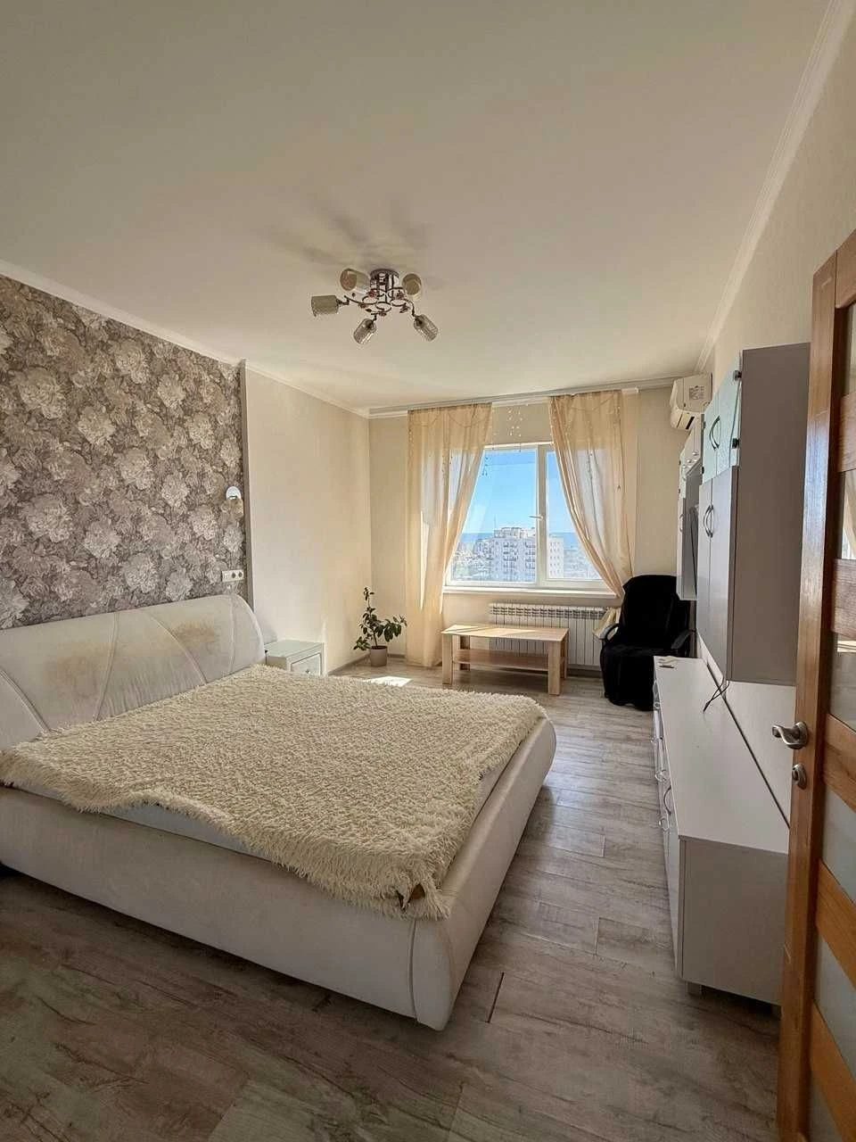 1комн. 45кв.- Таирова Чикаленко/ Королева , мебель, техника,