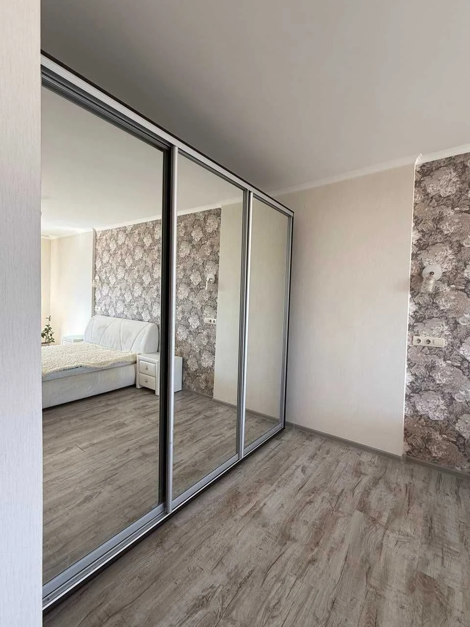 1комн. 45кв.- Таирова Чикаленко/ Королева , мебель, техника,