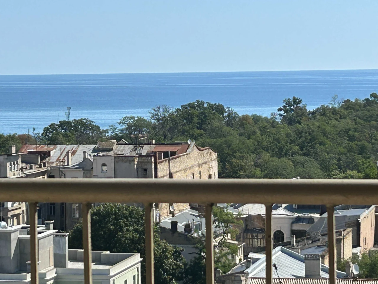 2 комн. с видом на море в новом доме в центре ул. Греческий.