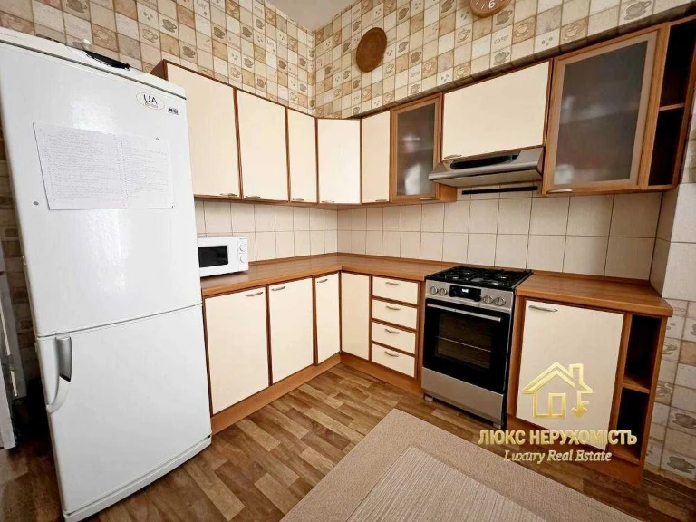 Продам 3-комнатную квартиру ул. Градоначальническая