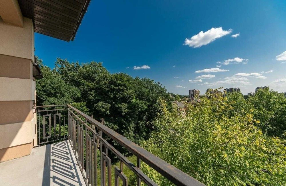One-room two-level apartment for sale in the Crystal Dzher residential complex