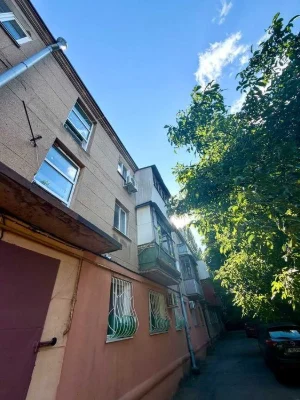 Продается светлая 1-комнатная квартира в районе 5 ст.Фонтана.