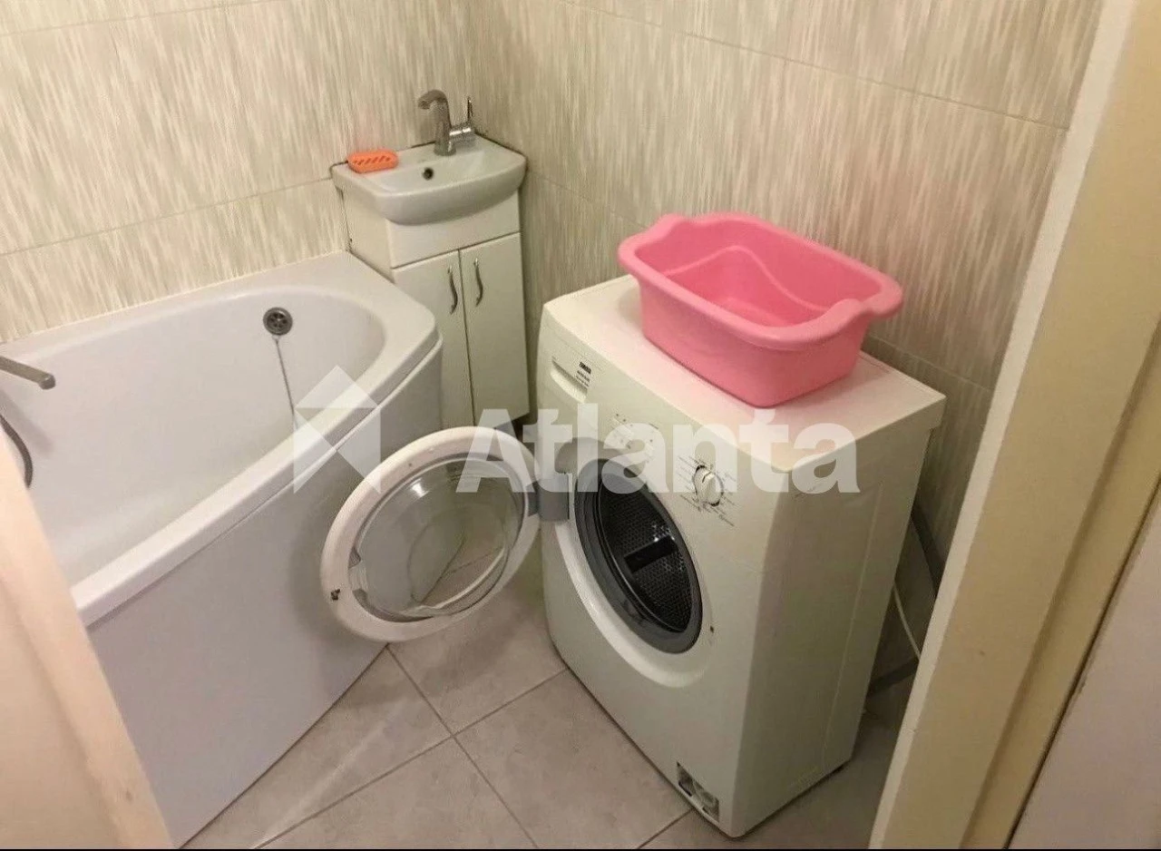 Продаж квартир у цегляному будинку, новий ремонт, район Арка