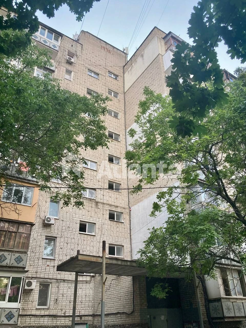 Продаж квартир у цегляному будинку, новий ремонт, район Арка