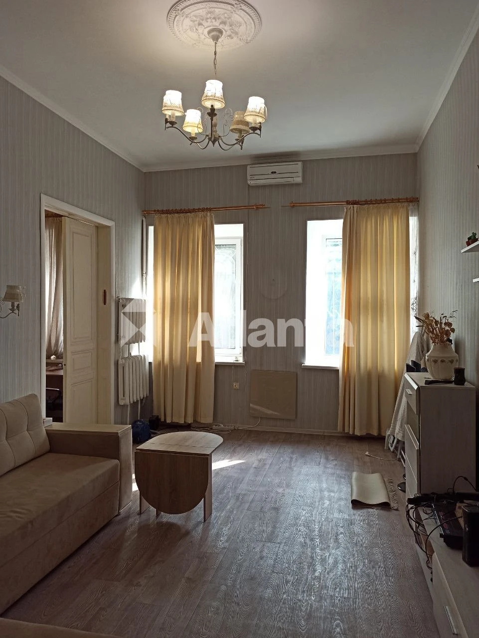 Продам 3 комн., Утесовая / Базарная, Центр