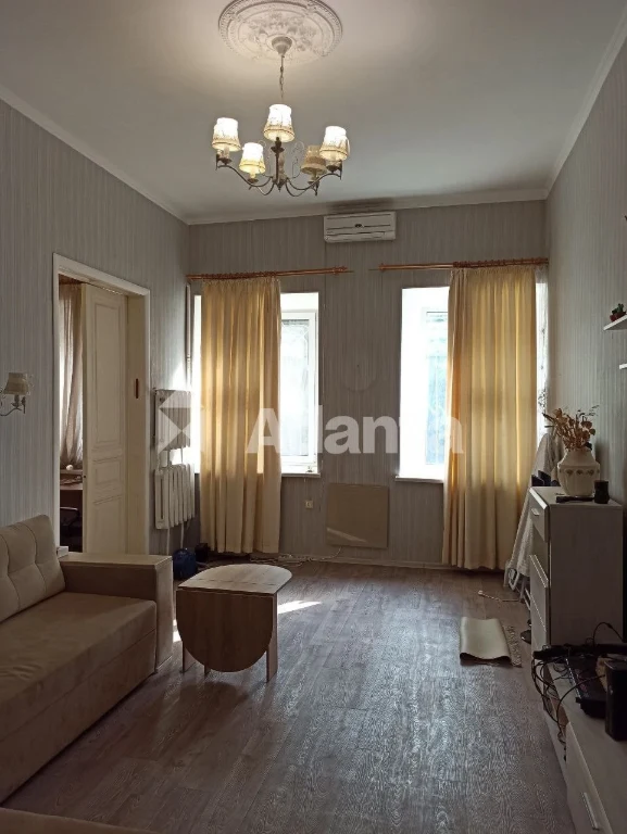 Продам 3 комн., Утесовая / Базарная, Центр