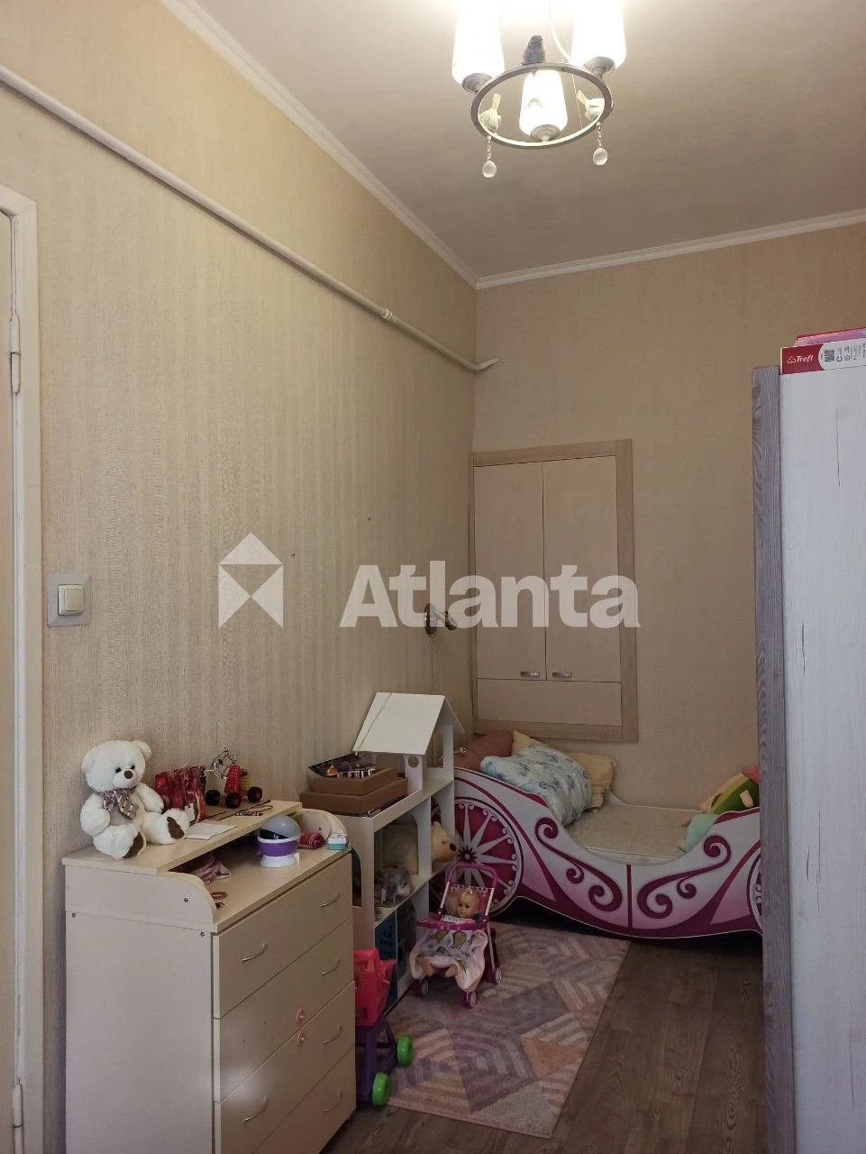 Продам 3 комн., Утесовая / Базарная, Центр