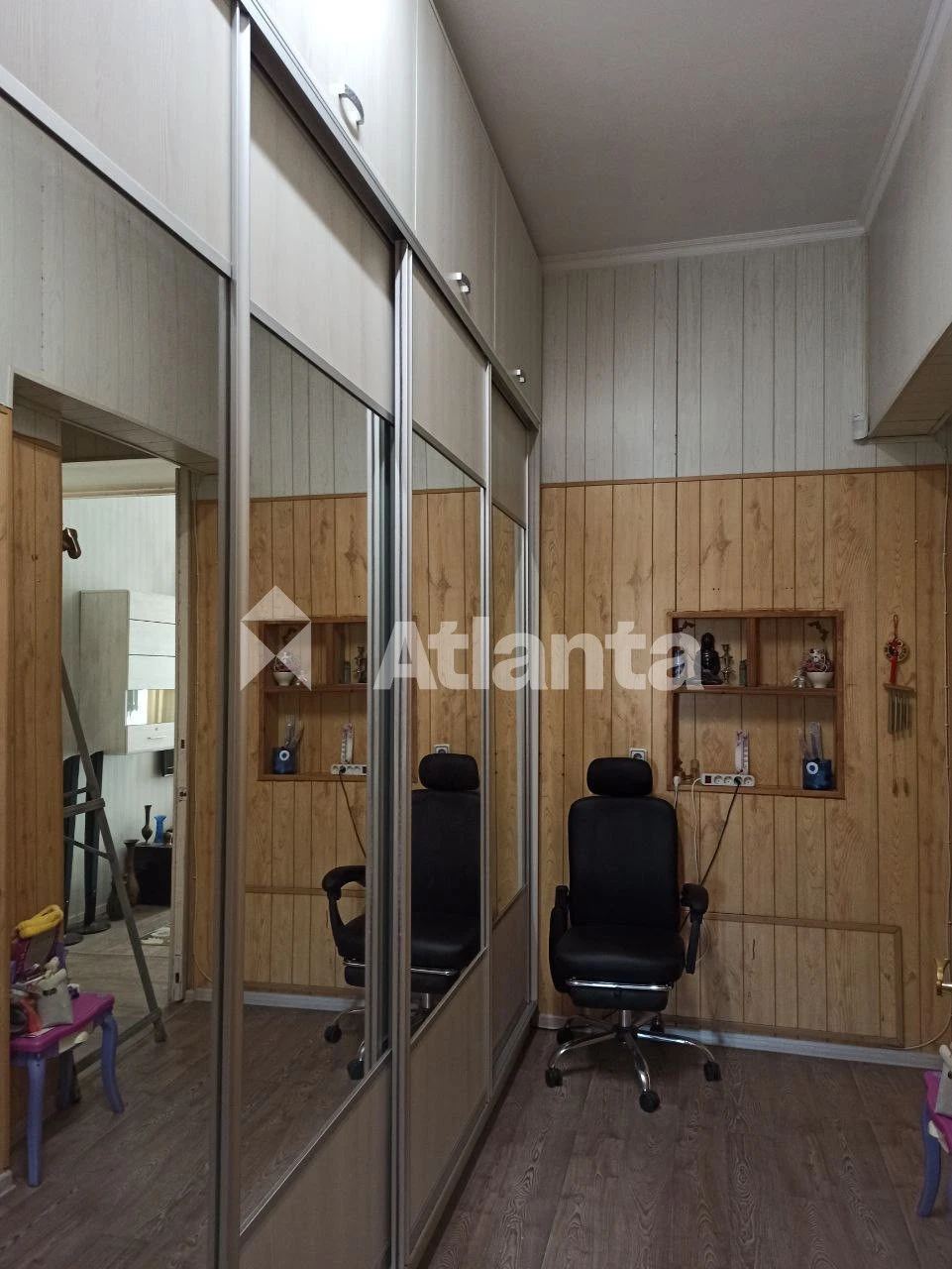 Продам 3 комн., Утесовая / Базарная, Центр