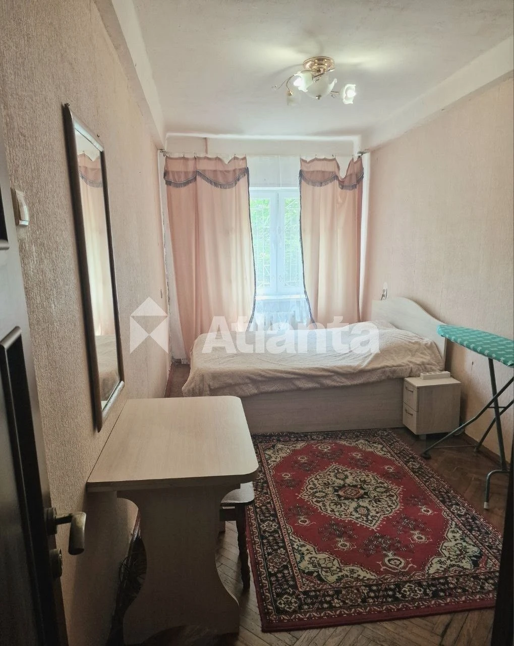 Двокімнатну квартиру на Черемхах середній поверх вул.Філатов