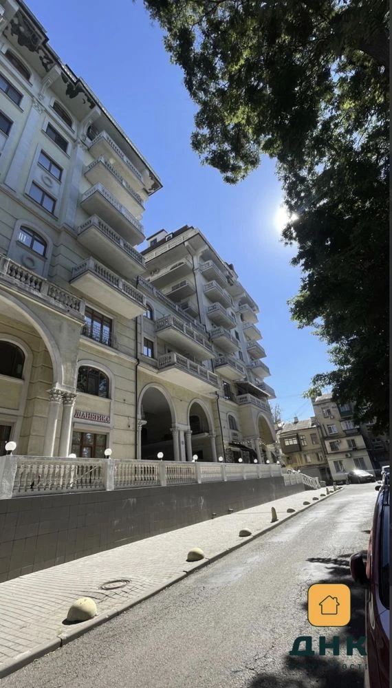 1200$ за метр!! Исторический центр. Парк. Трехкомнатная БЕЗ