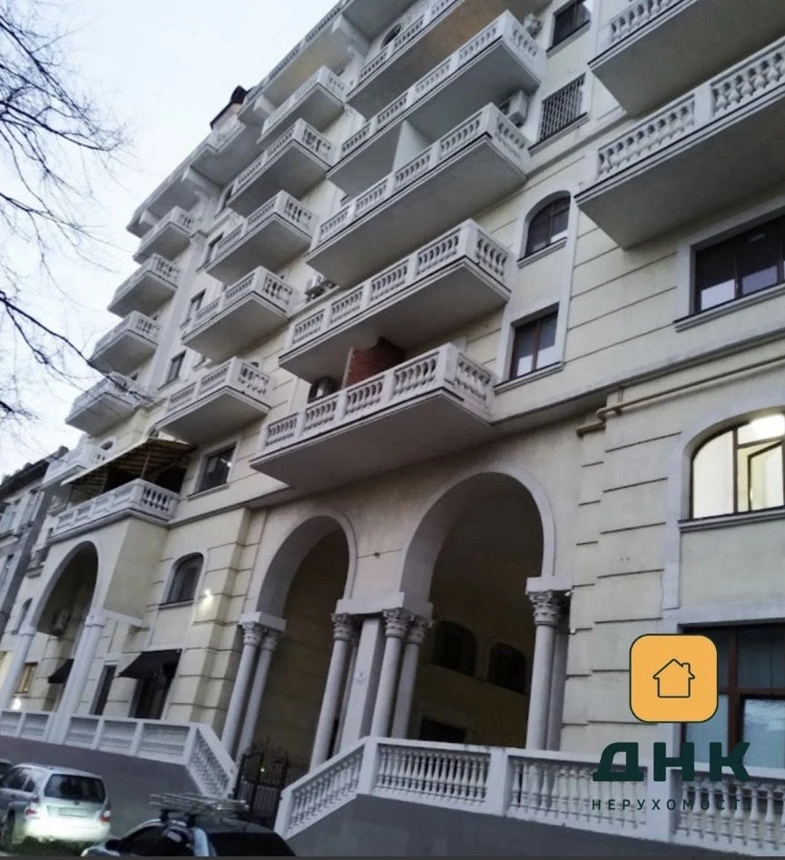 1200$ за метр!! Исторический центр. Парк. Трехкомнатная БЕЗ