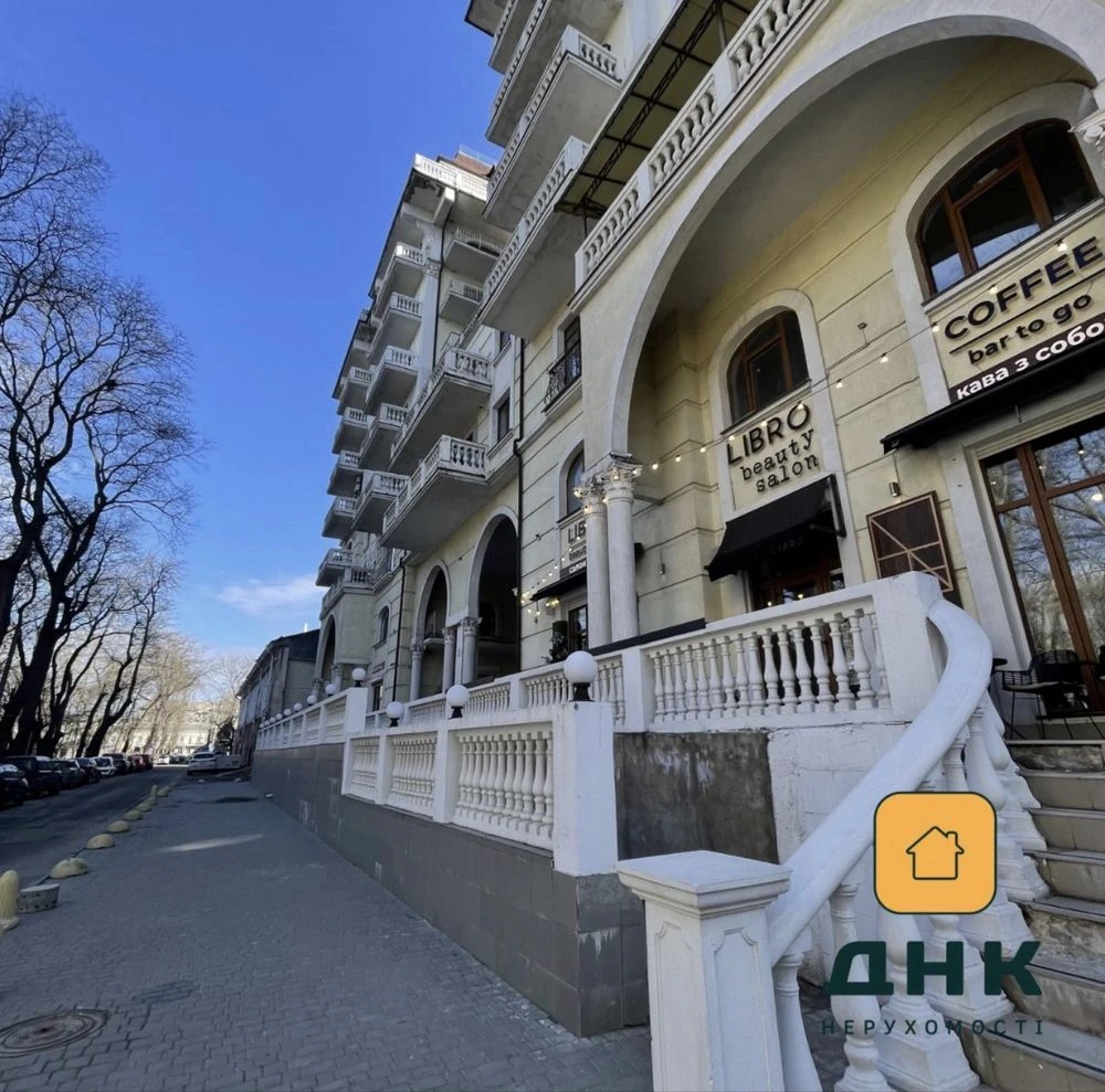 1200$ за метр!! Исторический центр. Парк. Трехкомнатная БЕЗ