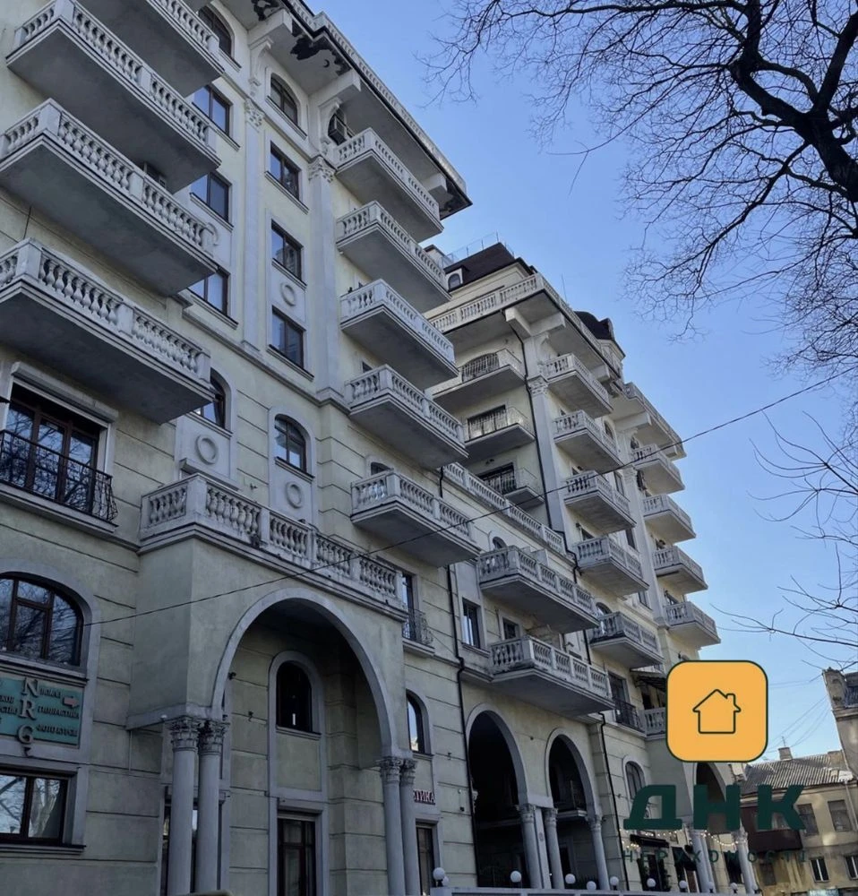 1200$ за метр!! Исторический центр. Парк. Трехкомнатная БЕЗ