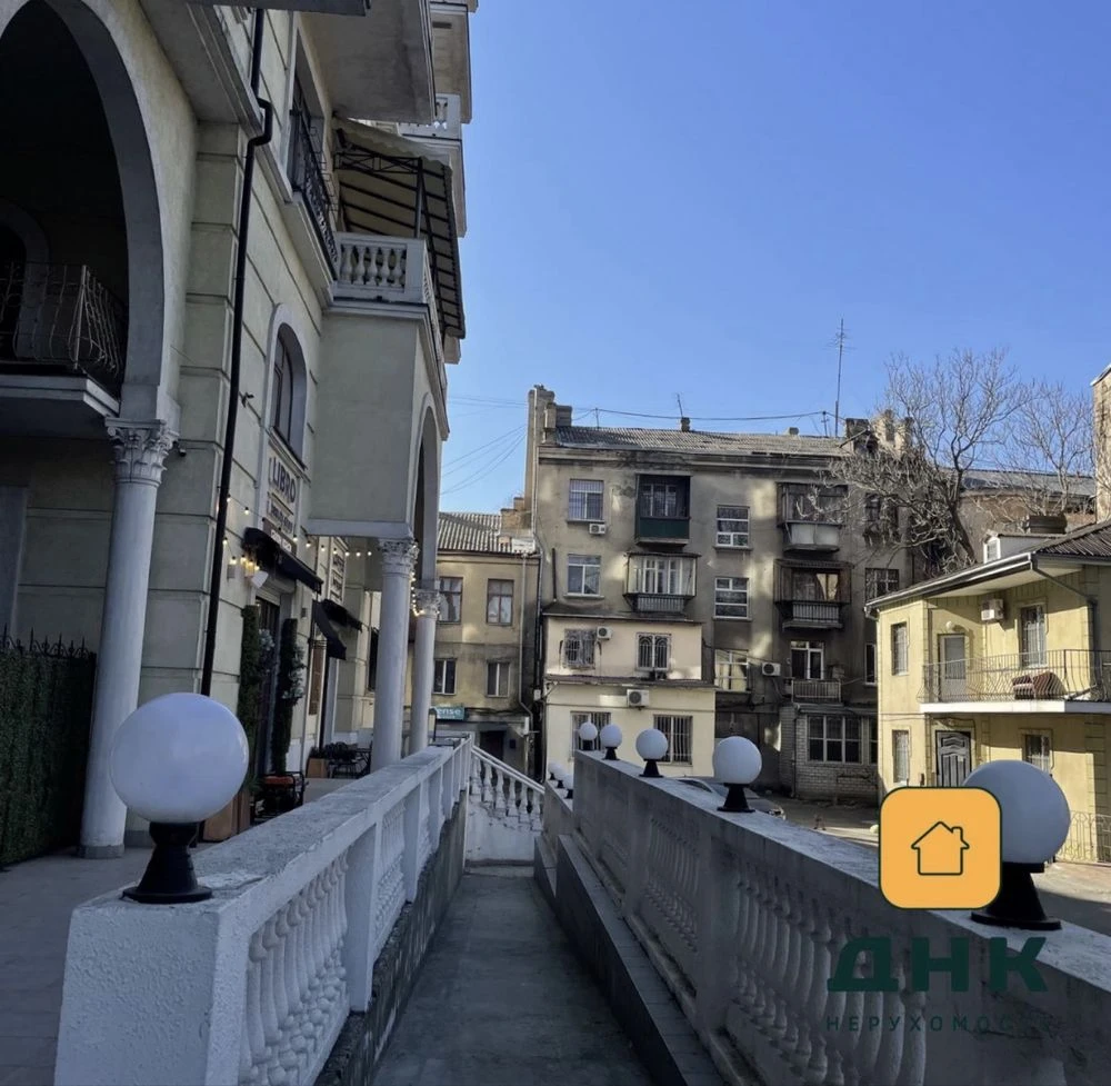 1200$ за метр!! Исторический центр. Парк. Трехкомнатная БЕЗ