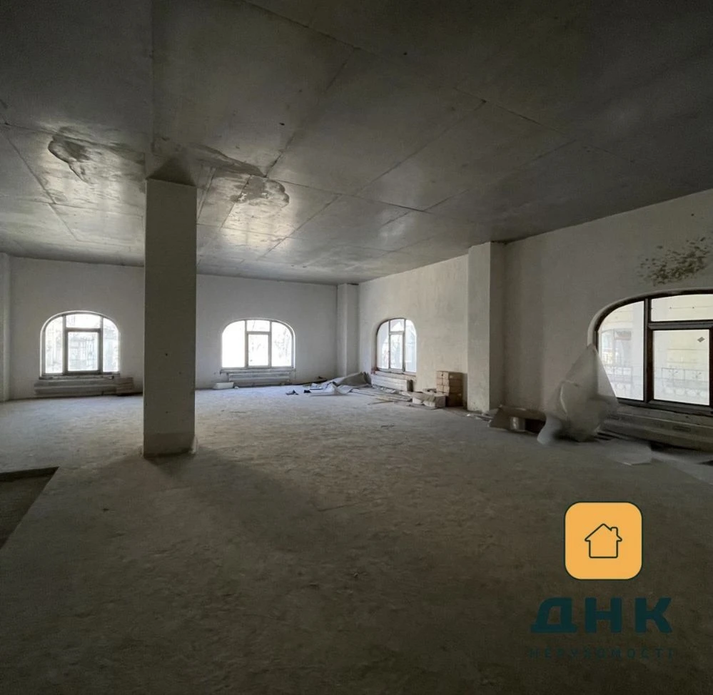 1200$ за метр!! Исторический центр. Парк. Трехкомнатная БЕЗ