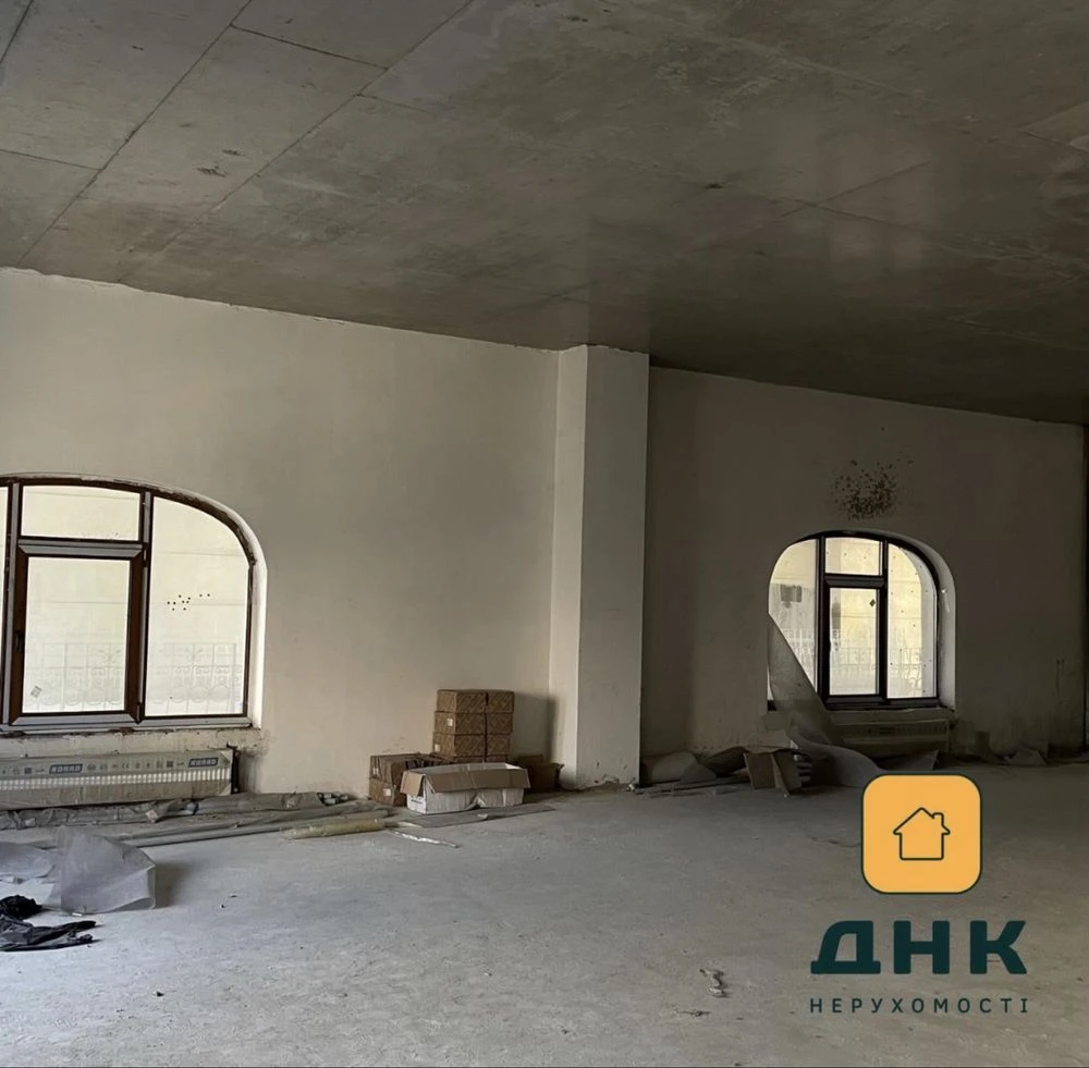 1200$ за метр!! Исторический центр. Парк. Трехкомнатная БЕЗ